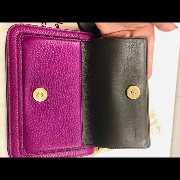 💜 Salvador Ferragamo Corssbody💜 - Picture 5 of 8